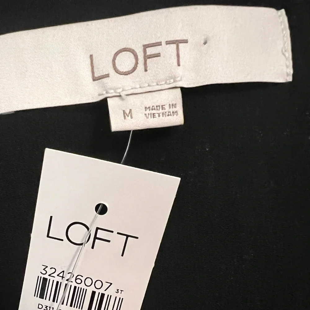 *Sold NWT Loft (Ann Taylor) Black Sequin V-Neck Top Flutter Sleeve M MSRP $64.50 - Picture 8 of 9